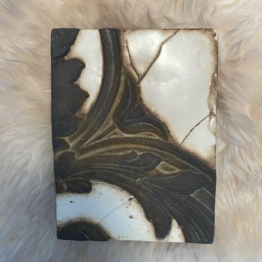 Sid Dickens tile T – 233 Hidden Garden